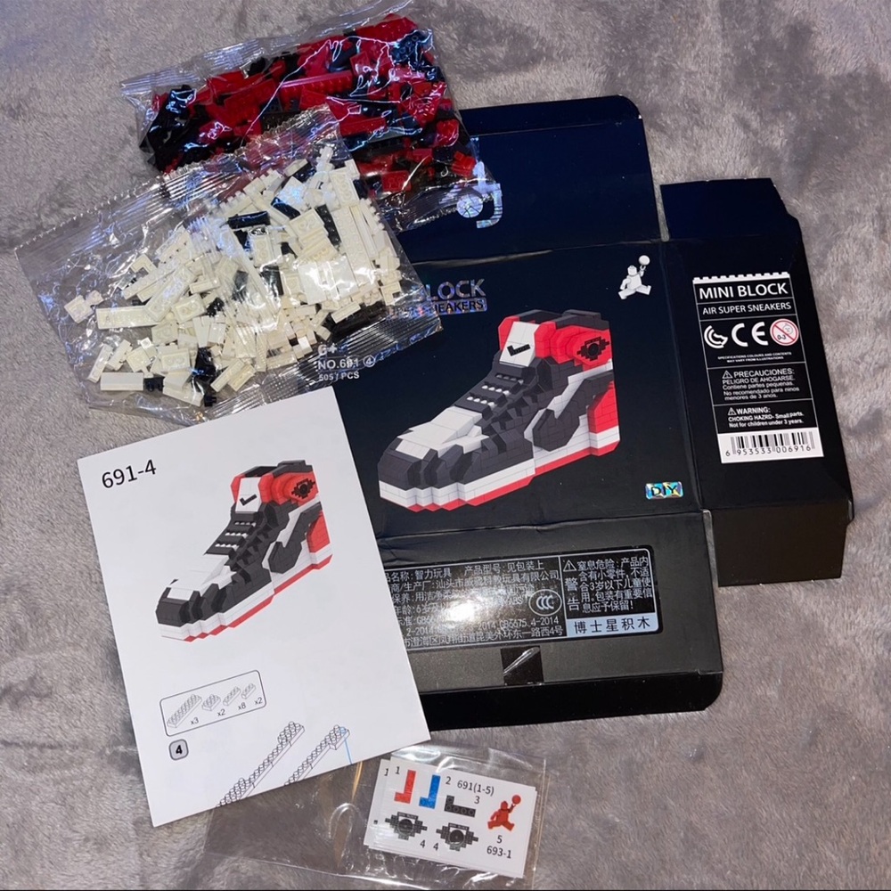 Nike / Air Jordan white/red/ black building set mini block air super sneakers